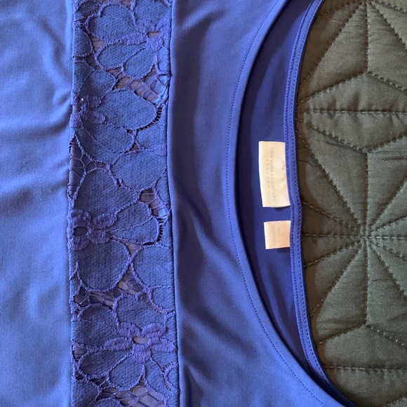 Sleveless Top with Lace Detail - Picture 3 of 4